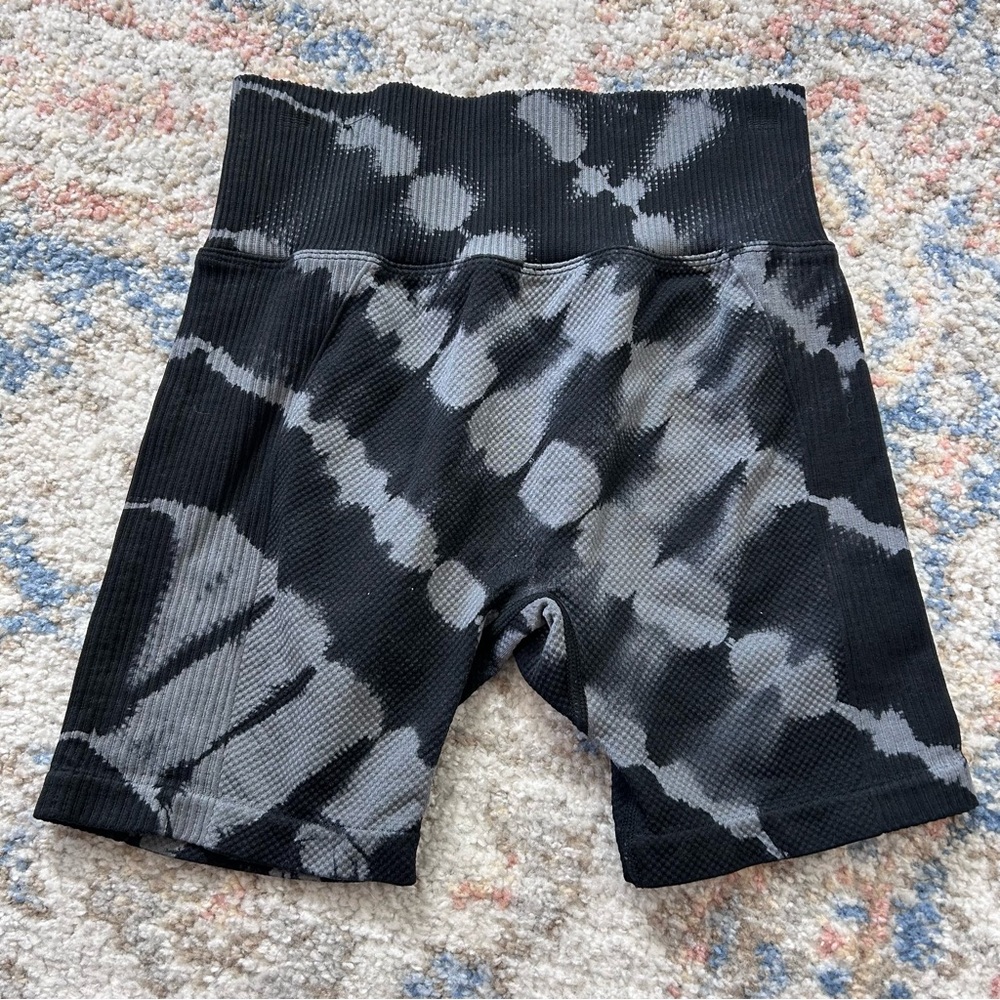 PINK Victoria's Secret Black and Gray Tie-Dye Bike Shorts